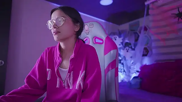 Snapshot of Lana_Dreams_ chatting on October 21, 2025, 12:33 am Lana Dreams online show from October 21, 2025, 12:33 am