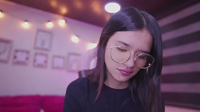 Snapshot of Lana_Dreams_ chatting on November 7, 2025, 12:43 am Lana Dreams online show from November 7, 2025, 12:43 am