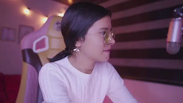 Snapshot of Lana_Dreams_ chatting on November 8, 2025, 1:17 am Lana Dreams online show from November 8, 2025, 1:17 am