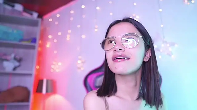 Snapshot of Lana_Dreams_ chatting on November 11, 2025, 12:43 am Lana Dreams online show from November 11, 2025, 12:43 am