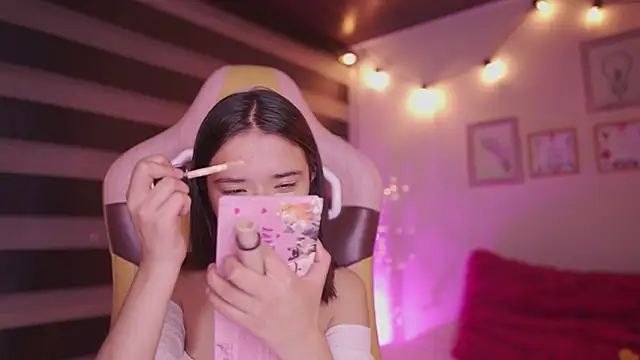 Snapshot of Lana_Dreams_ chatting on November 28, 2025, 1:30 am Lana Dreams online show from November 28, 2025, 1:30 am