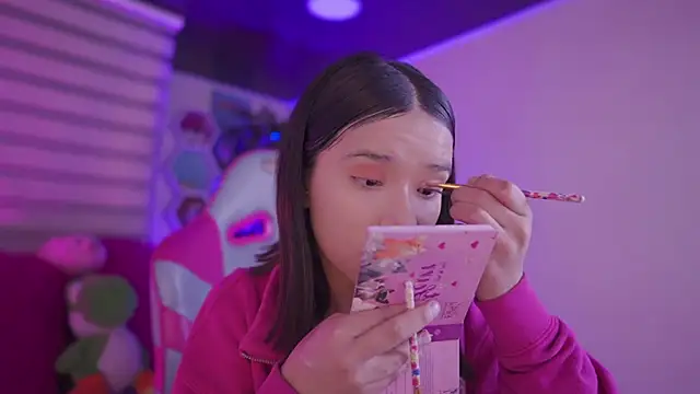 Snapshot of Lana_Dreams_ chatting on December 3, 2025, 1:02 am Lana Dreams online show from December 3, 2025, 1:02 am