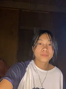 EmLy02 online show from November 15, 2025, 1:18 pm