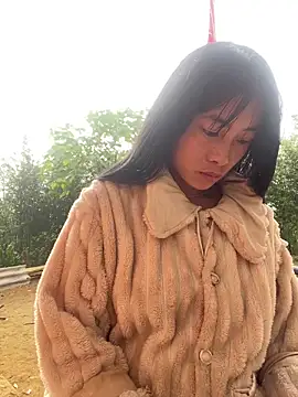 Snapshot of EmLy02 chatting on December 23, 2025, 1:25 am EmLy02 online show from December 23, 2025, 1:25 am