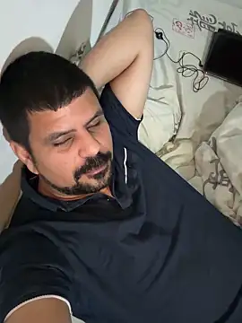 Snapshot of Diabloproducciones chatting on December 2, 2025, 2:06 am Diabloproducciones online show from December 2, 2025, 2:06 am