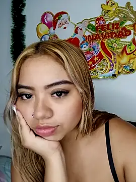 Snapshot of Emily__Hott chatting on December 19, 2025, 3:02 am Emily Hott online show from December 19, 2025, 3:02 am