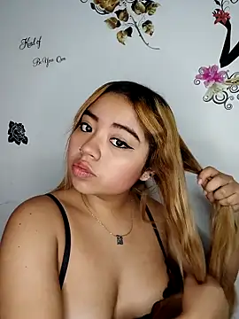 Snapshot of Emily__Hott chatting on February 26, 2026, 12:04 pm Emily Hott online show from February 26, 2026, 12:04 pm