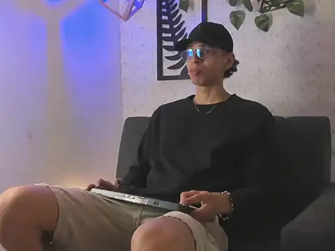 nicolai drake online show from October 23, 2025, 4:12 am