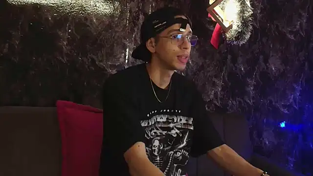 nicolai drake online show from December 15, 2025, 3:33 am