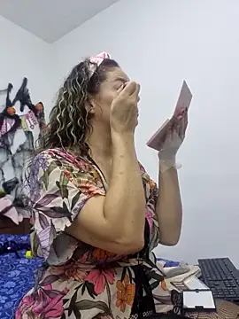 Snapshot of Nina_vallon chatting on October 17, 2025, 10:40 am Nina vallon online show from October 17, 2025, 10:40 am