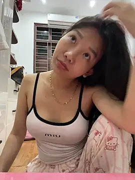 Miumieu online show from November 22, 2025, 1:32 pm