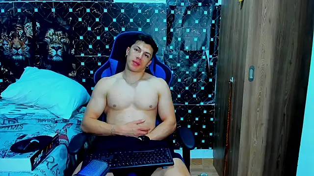 javiersexymann online show from December 16, 2025, 5:45 am