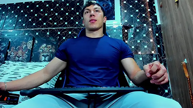 javiersexymann online show from January 14, 2026, 9:09 pm