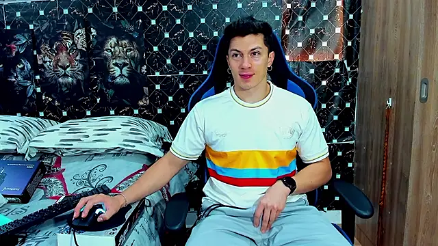 javiersexymann online show from February 26, 2026, 6:51 pm