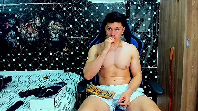 javiersexymann online show from May 10, 2026, 10:59 pm