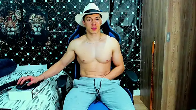 javiersexymann online show from May 18, 2026, 12:18 am