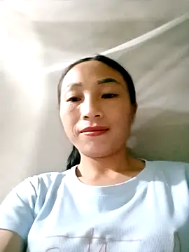 lucybaby00 online show from October 4, 2025, 2:26 pm