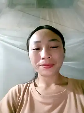 lucybaby00 online show from October 23, 2025, 9:13 pm