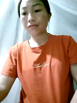 lucybaby00 online show from April 16, 2026, 10:45 pm