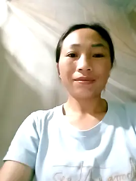 lucybaby00 online show from May 8, 2026, 10:37 pm