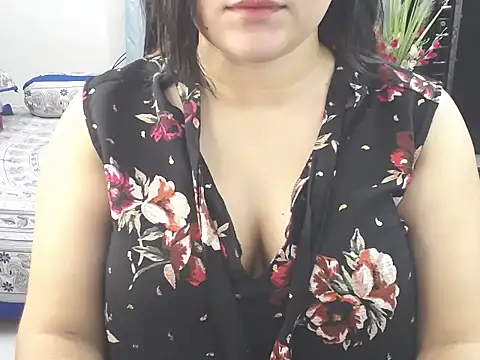 Snapshot of Ridiha_Pari chatting on April 17, 2026, 7:39 pm Ridiha Pari online show from April 17, 2026, 7:39 pm