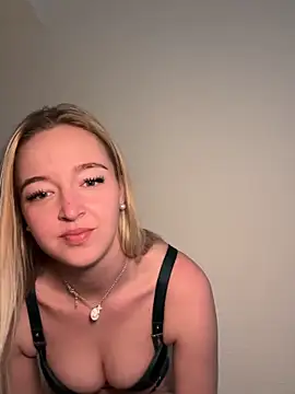 Snapshot of emilypeperoni chatting on March 26, 2026, 12:11 pm emilypeperoni online show from March 26, 2026, 12:11 pm