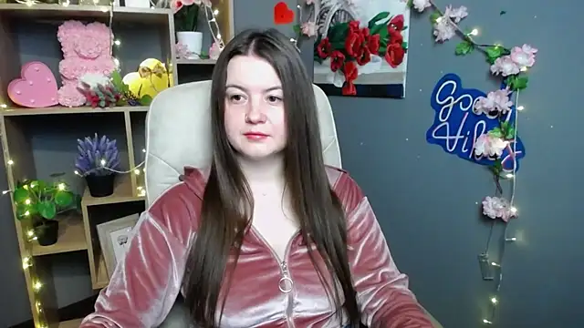 MavkaCute online show from May 25, 2026, 6:14 pm