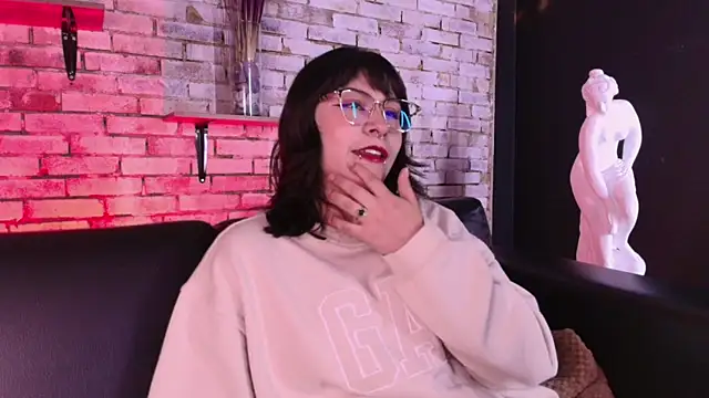 Snapshot of kitty_malach chatting on February 8, 2026, 3:32 am kitty malach online show from February 8, 2026, 3:32 am