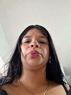 Snapshot of Eiimy_pretty chatting on October 24, 2025, 8:05 pm Eiimy pretty online show from October 24, 2025, 8:05 pm