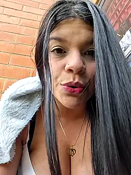 Snapshot of Eiimy_pretty chatting on October 30, 2025, 7:58 pm Eiimy pretty online show from October 30, 2025, 7:58 pm