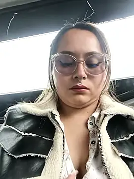 Snapshot of Eiimy_pretty chatting on December 5, 2025, 7:21 pm Eiimy pretty online show from December 5, 2025, 7:21 pm