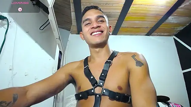 Snapshot of Angel_latinboy chatting on January 9, 2025, 10:20 pm Angel latinboy online show from January 9, 2025, 10:20 pm