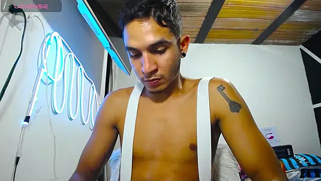 Snapshot of Angel_latinboy chatting on March 11, 2025, 1:05 am Angel latinboy online show from March 11, 2025, 1:05 am