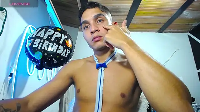 Snapshot of Angel_latinboy chatting on March 17, 2025, 10:28 pm Angel latinboy online show from March 17, 2025, 10:28 pm