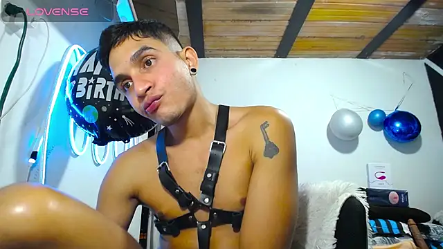 Snapshot of Angel_latinboy chatting on March 20, 2025, 4:29 am Angel latinboy online show from March 20, 2025, 4:29 am