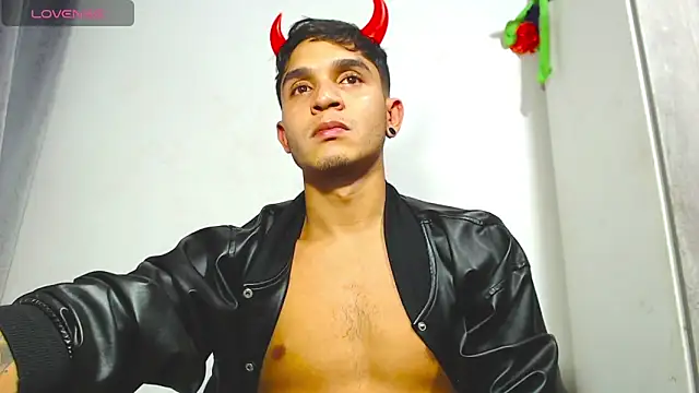 Snapshot of Angel_latinboy chatting on October 10, 2025, 10:09 pm Angel latinboy online show from October 10, 2025, 10:09 pm