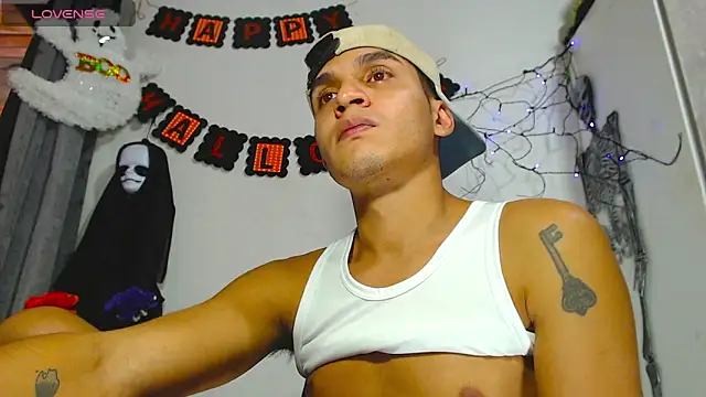 Angel latinboy online show from October 21, 2025, 7:36 pm