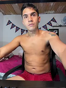 Angel latinboy online show from March 31, 2026, 11:54 am