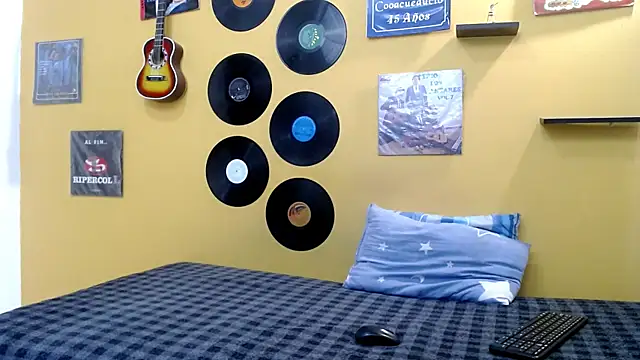 skinnyverus18 online show from April 8, 2026, 7:14 pm