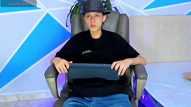 ArthurCox online show from September 22, 2025, 6:10 pm