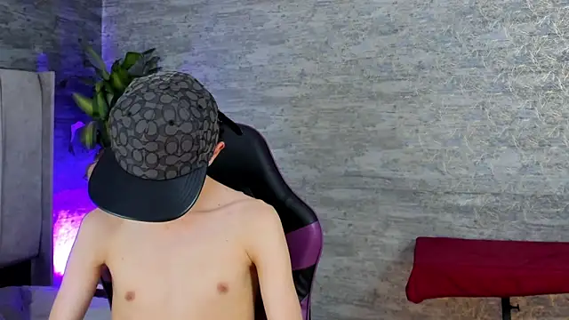 ArthurCox online show from November 14, 2025, 5:33 pm