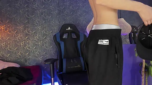 ArthurCox online show from November 16, 2025, 5:18 pm