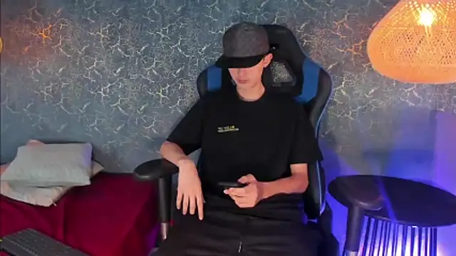 ArthurCox online show from November 21, 2025, 7:34 pm