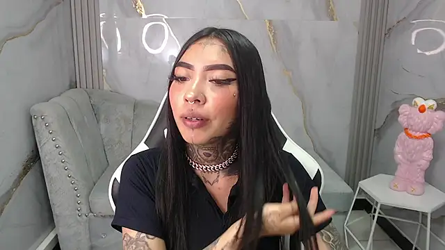 Ashley Blum v online show from October 14, 2025, 7:58 pm