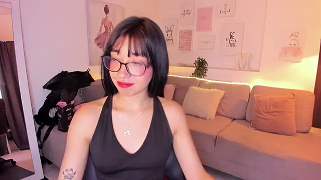 Snapshot of Miacorner_ chatting on October 30, 2025, 9:48 pm Miacorner online show from October 30, 2025, 9:48 pm