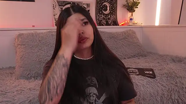 sophieee art online show from November 25, 2025, 8:31 pm