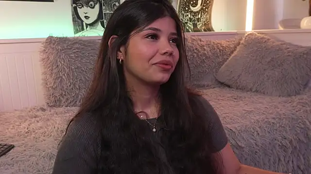 Snapshot of sophieee_art chatting on May 7, 2026, 4:45 pm sophieee art online show from May 7, 2026, 4:45 pm
