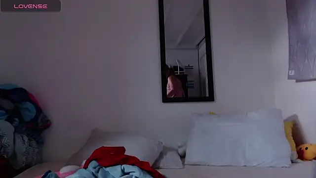 AllysonStonne online show from December 2, 2025, 7:53 pm