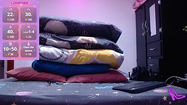 Snapshot of AllysonStonne chatting on December 21, 2025, 11:56 pm AllysonStonne online show from December 21, 2025, 11:56 pm