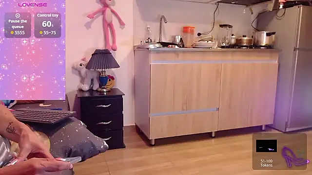 Snapshot of AllysonStonne chatting on January 16, 2026, 1:42 am AllysonStonne online show from January 16, 2026, 1:42 am